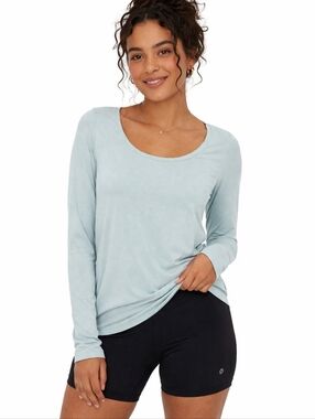 Athleta ($90) Long Sleeve Scoop Neck Performance Top Women’s Small